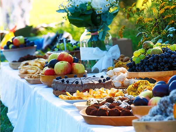 Gedeckte Tafel im Herbst